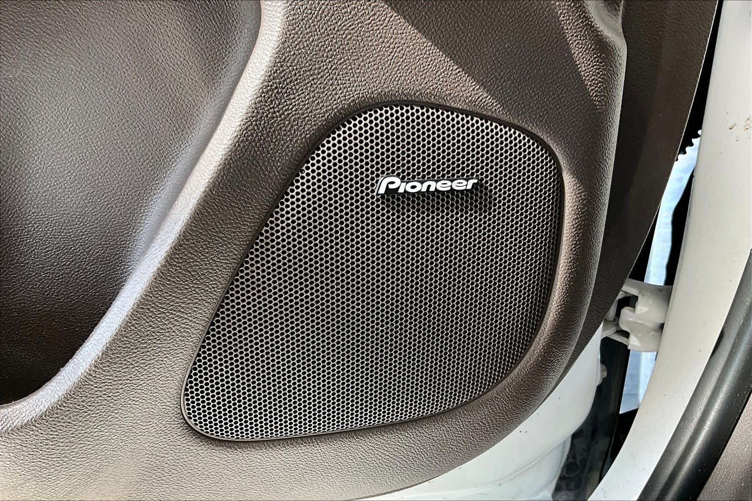 Used 2015 Iridescent Pearl Tricoat Chevrolet LT image 32