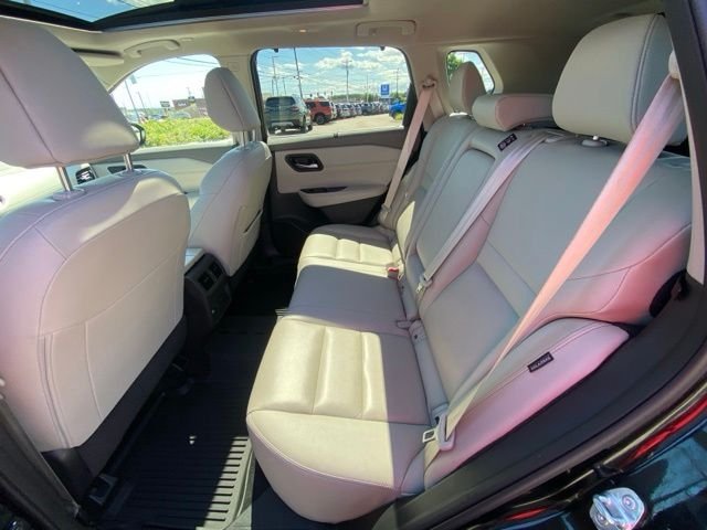 Used 2023 Super Black Nissan SL image 50