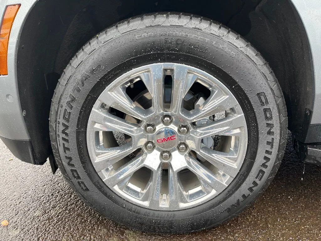 Used 2025 Silver GMC Denali image 9