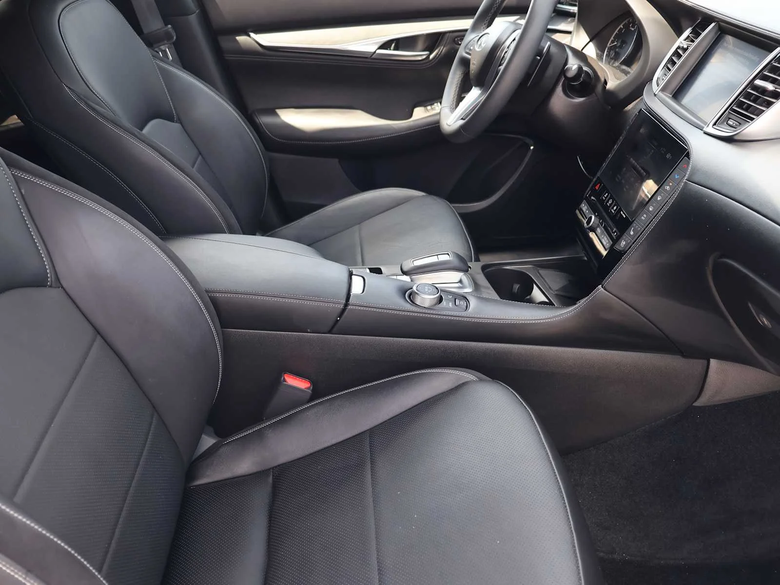 Certified Used 2025 Radiant White INFINITI SENSORY image 15