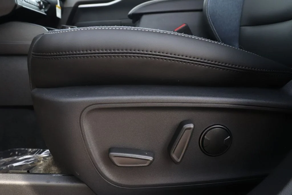 New 2025 Carbonized Gray Metallic Ford Outer Banks® image 35