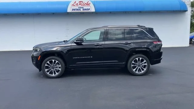 Used 2023 Black Jeep Overland 4x4 image 5