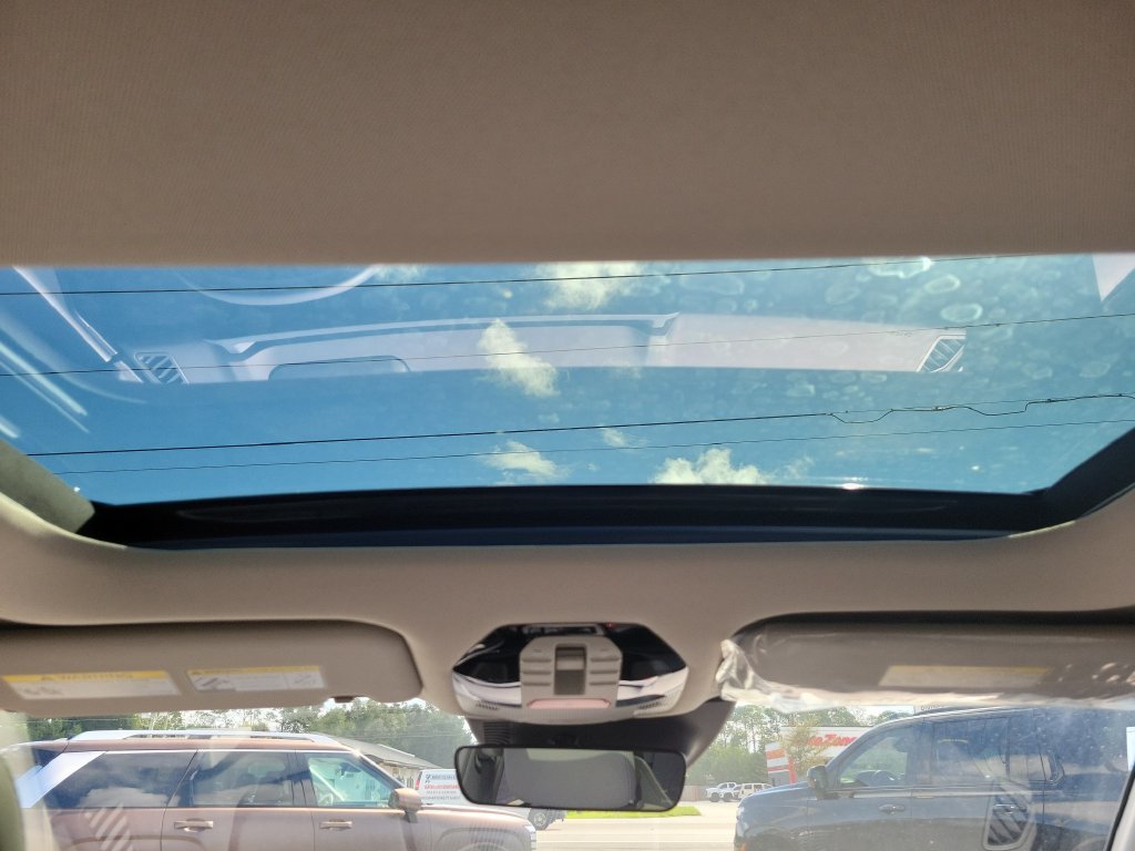 New 2027 Ivory Silver Kia EX image 20