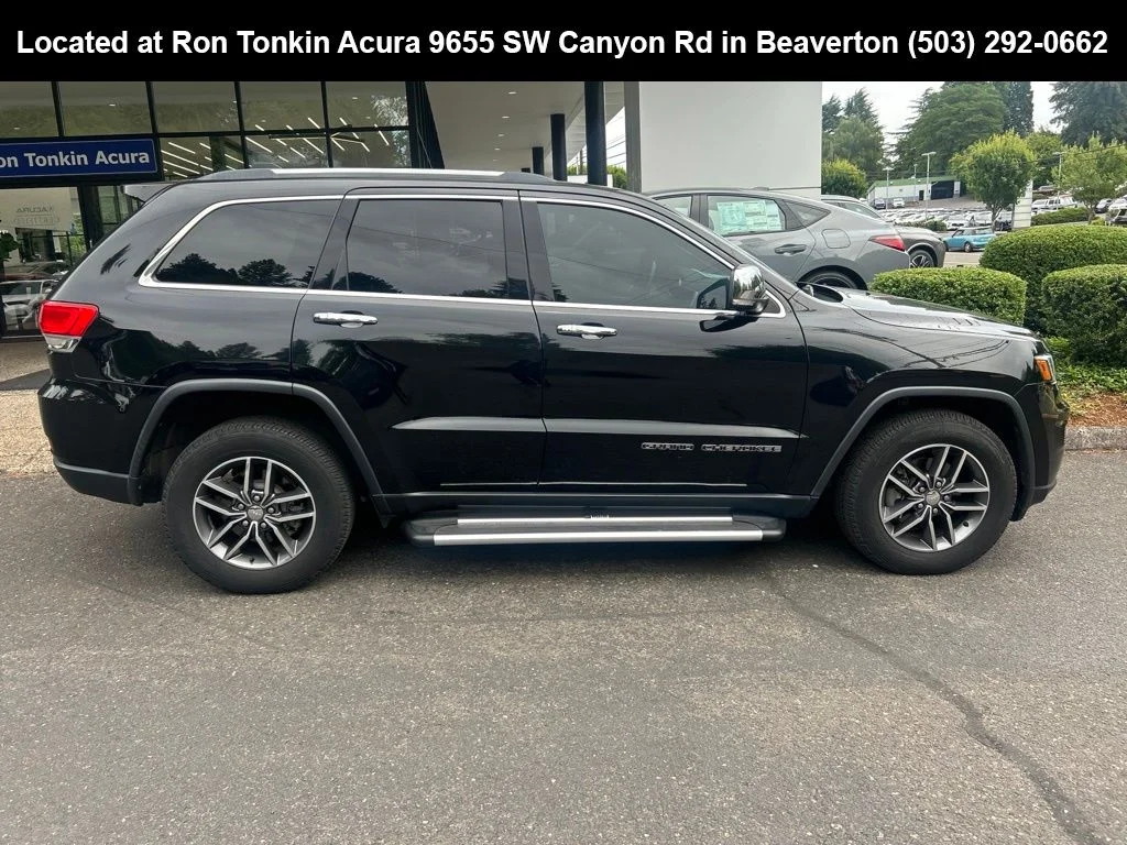 Used 2017 Diamond Black Crystal Pearlcoat Jeep Limited image 3
