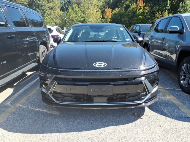 Used 2024  Hyundai SEL image 2
