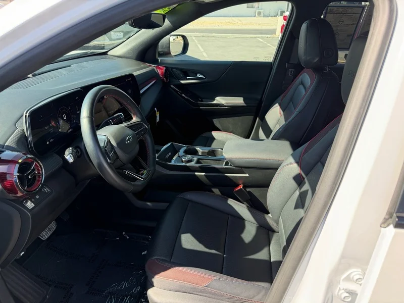 Used 2025 Iridescent Pearl Tricoat Chevrolet RS image 14