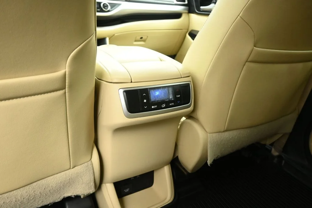 Used 2018 Black Toyota XLE image 22