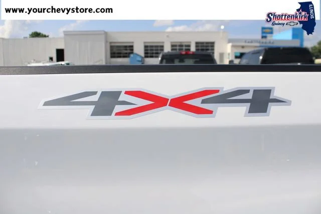 New 2026 Summit White Chevrolet RST image 5