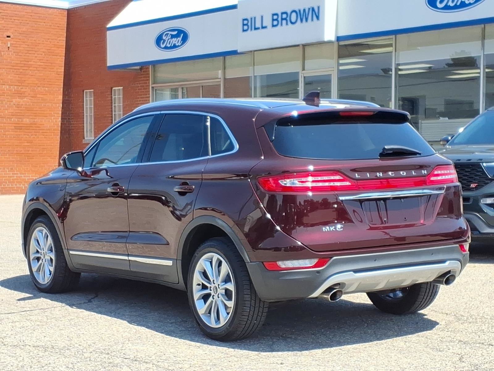 Used 2019 Burgundy Velvet Metallic Tinted Clearcoat Lincoln Select image 2