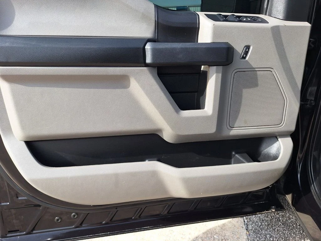 Used 2020 Black Metallic Ford XL image 33