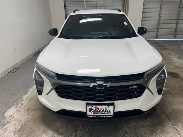 Used 2025 Summit White Chevrolet 2RS image 2