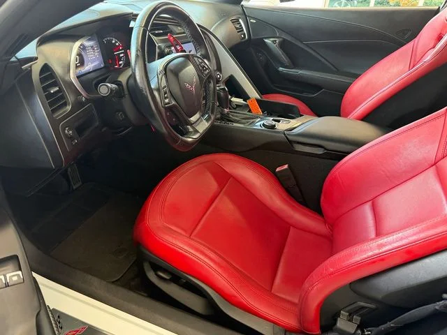 Used 2019 White Chevrolet Stingray image 5