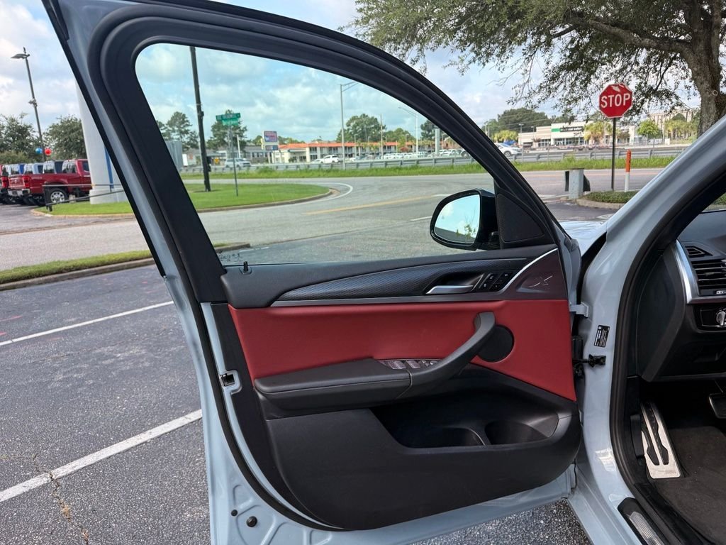 Used 2023 Gray BMW sDrive30i image 8
