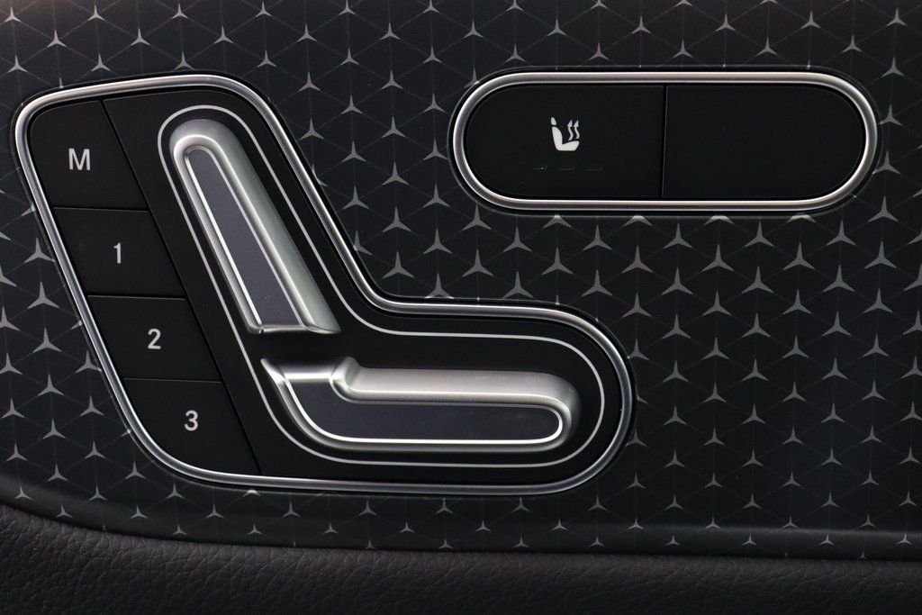 Used 2025 Black Mercedes-Benz GLB 250 image 5
