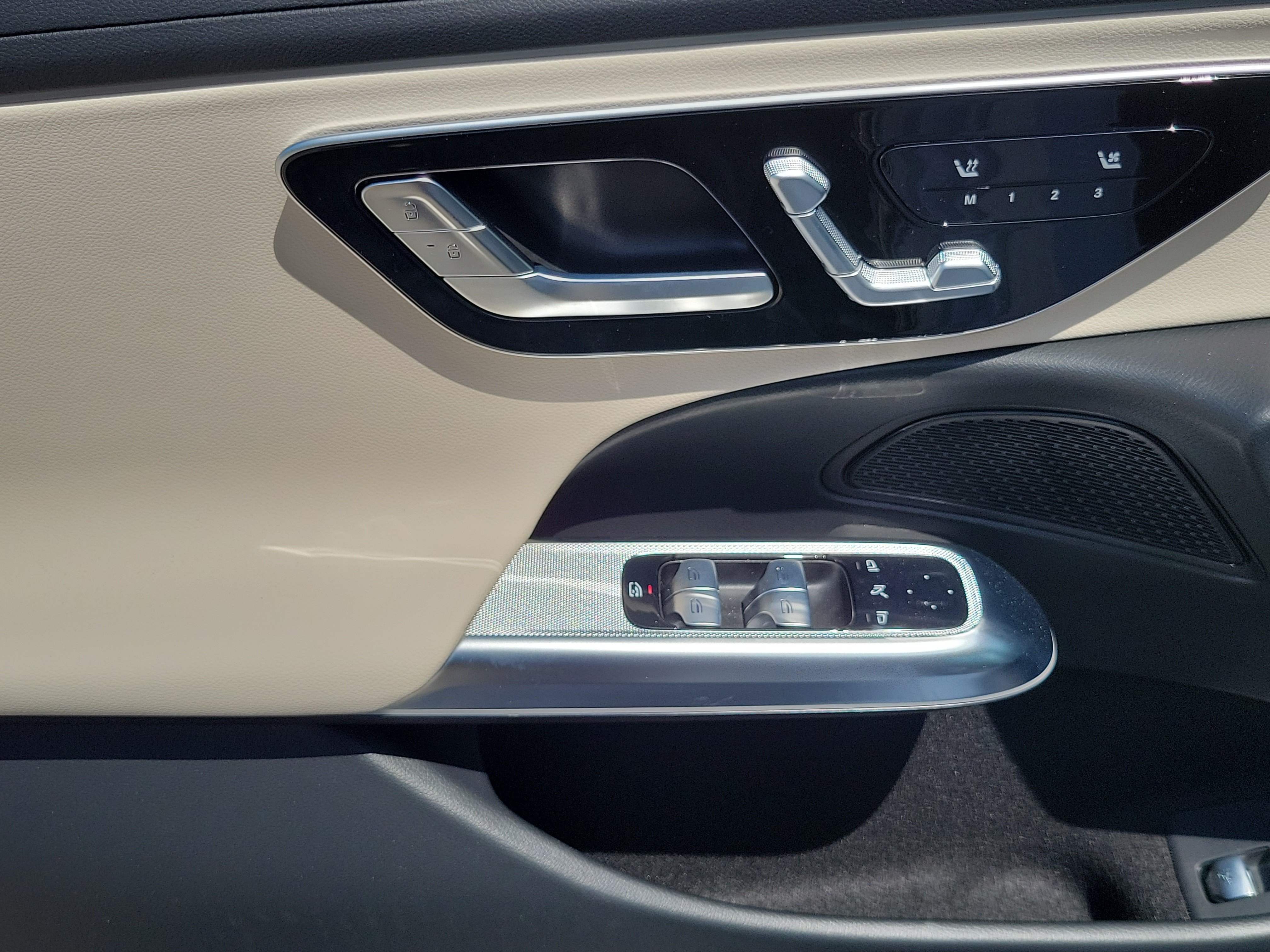 New 2026 MANUFAKTUR Moonlight White Metallic Mercedes-Benz E 350 image 48