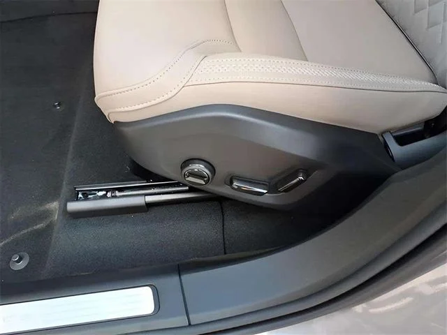 2026 Volvo XC60 Plus - Photo 13