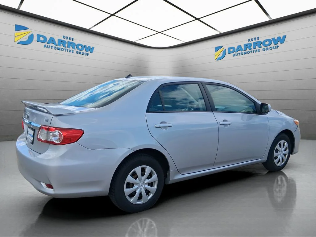 Used 2011 Silver Toyota LE image 5