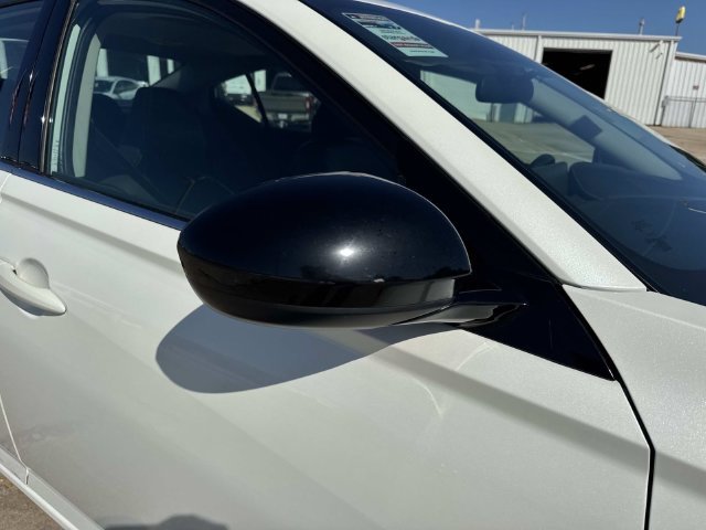 Used 2025 White Nissan 2.5 SR image 4