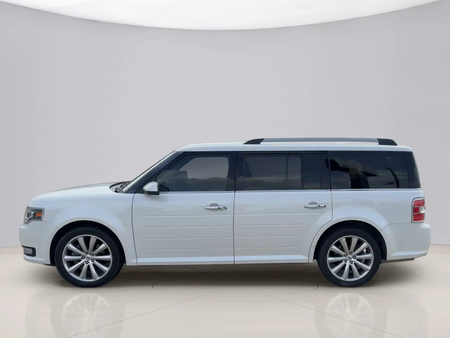 Used 2013 White Ford LIMITED image 3