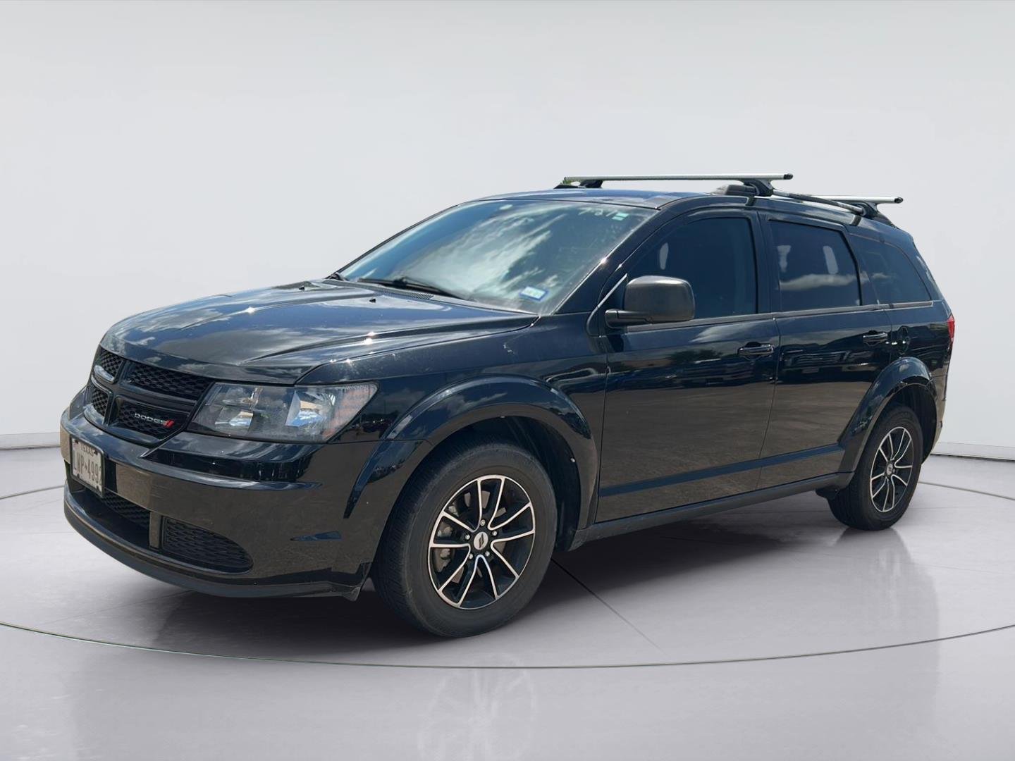 Used 2018 Pitch Black Clearcoat Dodge SE image 1