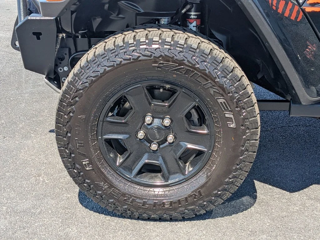 Used 2020 Black Clearcoat Jeep Mojave image 10