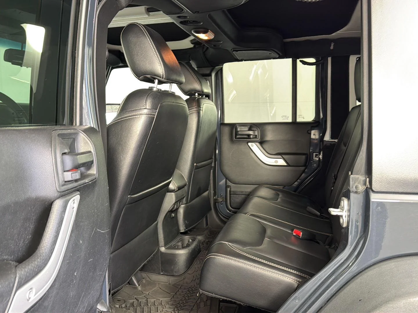Used 2017 Rhino Clearcoat Jeep Rubicon Hard Rock image 20