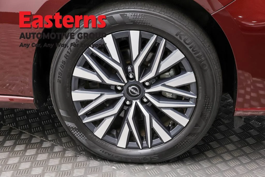 Used 2025 Red Nissan 2.5 SV image 28