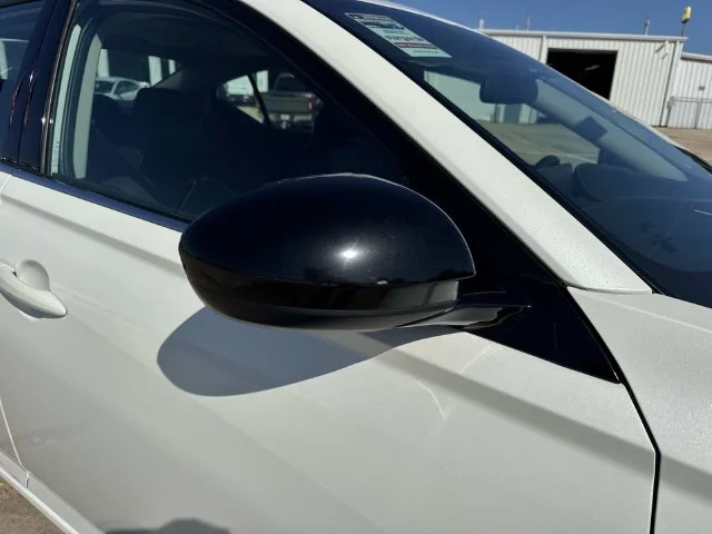 Used 2025 White Nissan 2.5 SR image 4