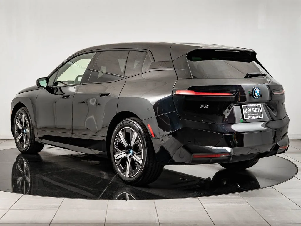 Used 2023 Black Sapphire Metallic BMW xDrive50 image 6