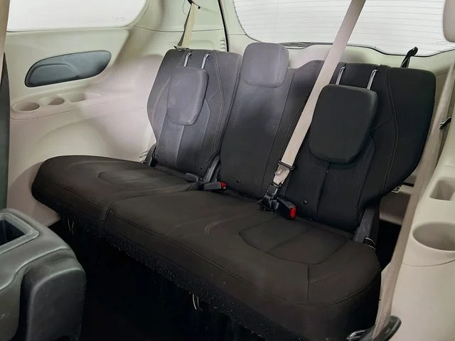 Used 2018 White Chrysler Touring Plus image 33