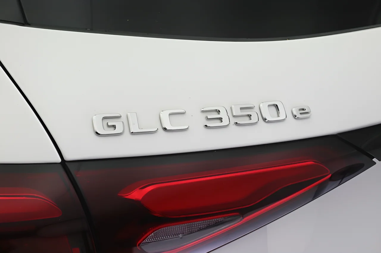 Used 2025 White Mercedes-Benz 350e 4MATIC® Plug in Hybrid image 19