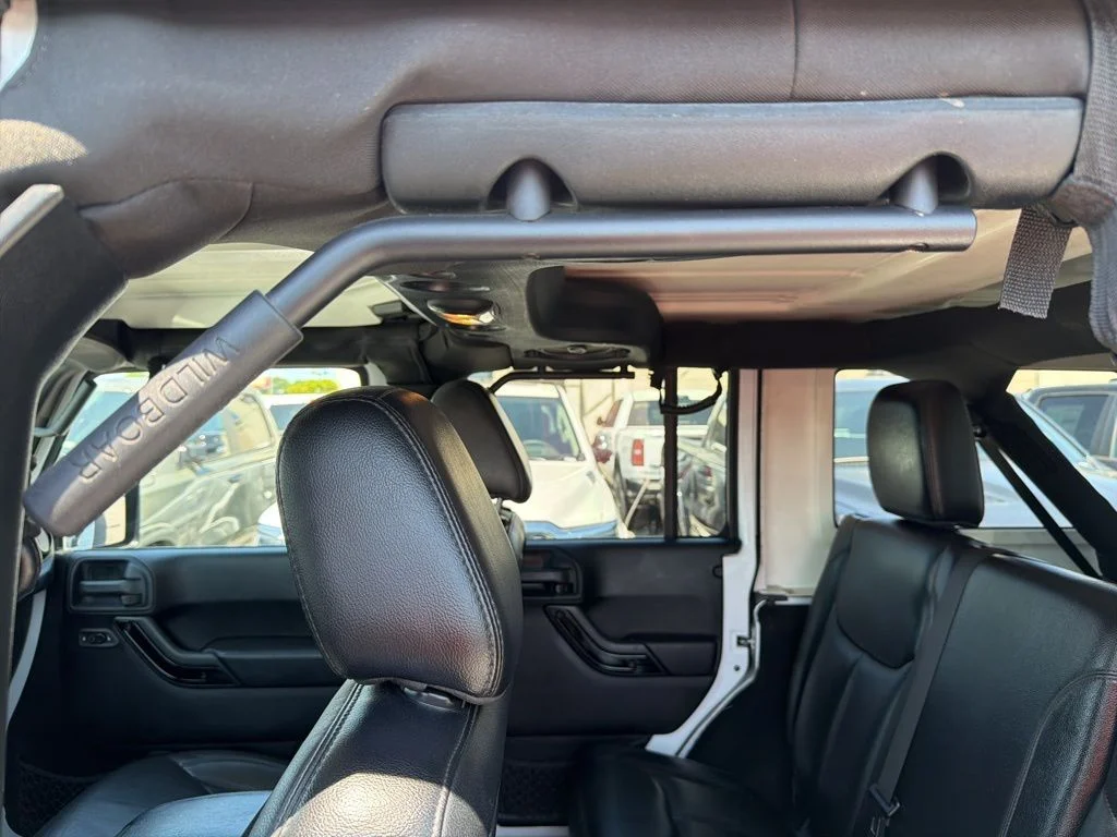 Used 2014 White Jeep Unlimited Sahara image 23