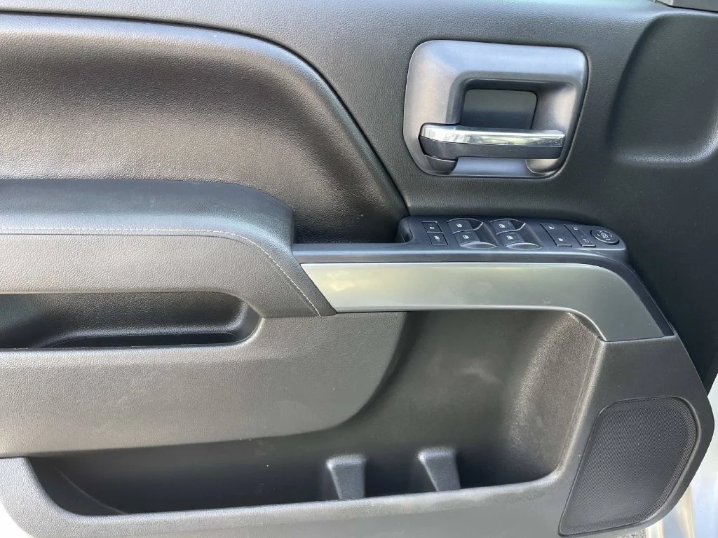 Used 2015 Silver Chevrolet LT image 40