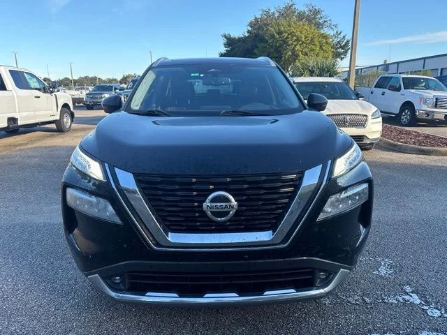 Used 2021 Black Nissan Platinum image 2