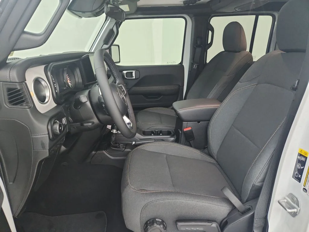 New 2026 Bright White Clear-Coat Exterior Paint Jeep Sahara image 19