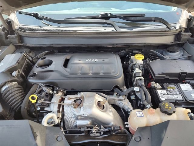 Used 2021 Gray Jeep Latitude Lux image 32