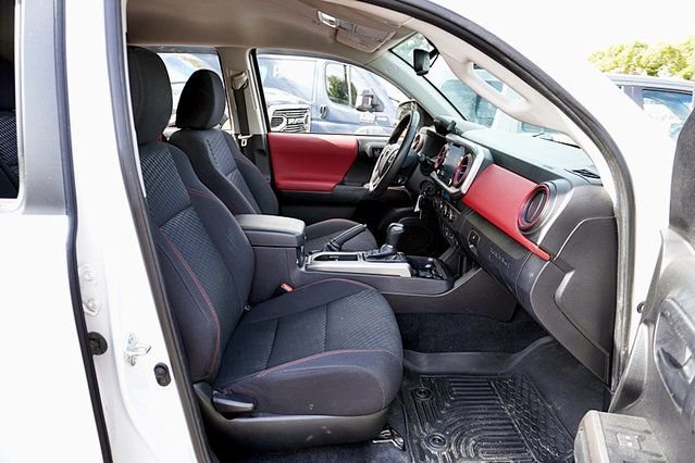 Used 2022 White Toyota SR5 image 10