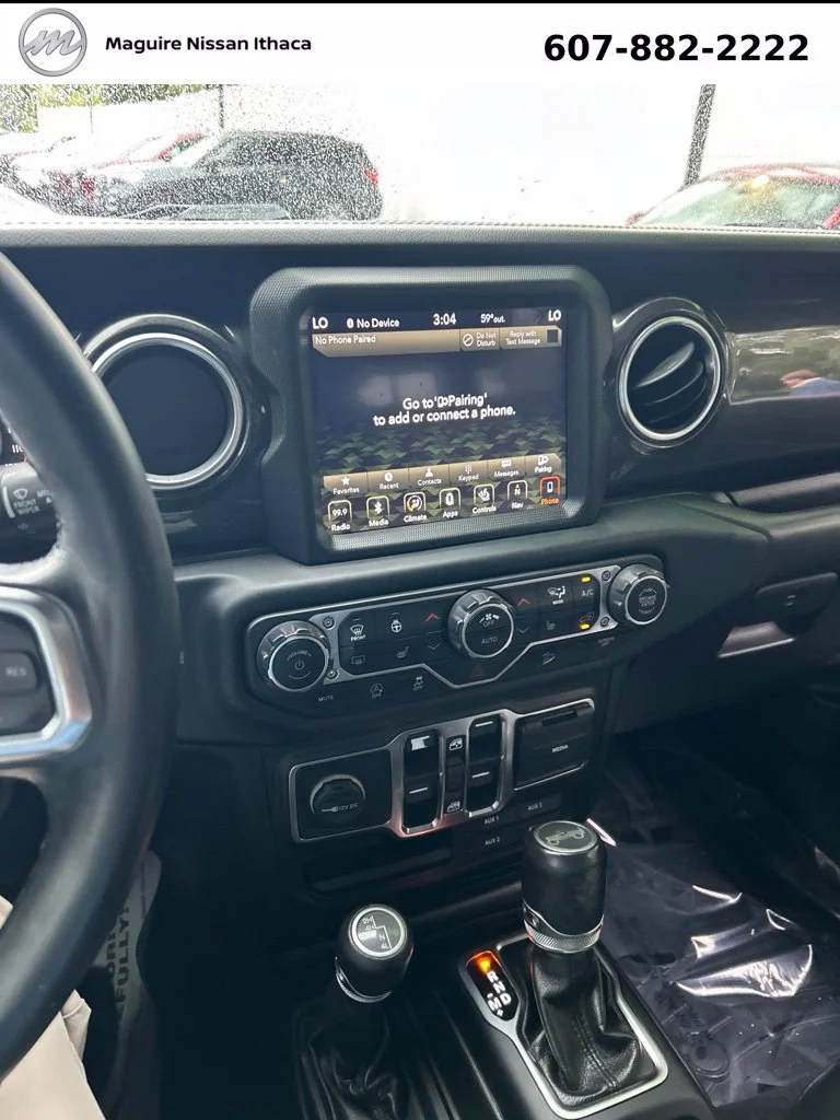 Used 2019 White/off-white Jeep Unlimited Sahara image 8