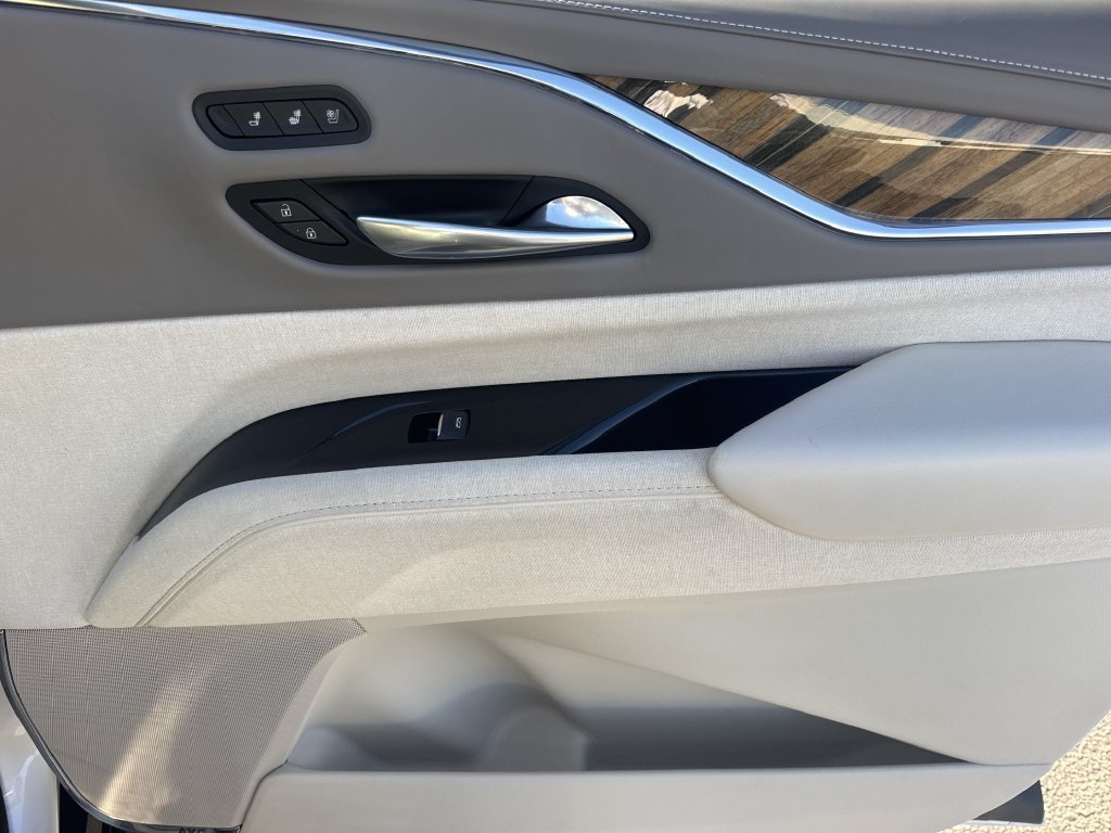 Used 2021 White Cadillac Sport Platinum image 14