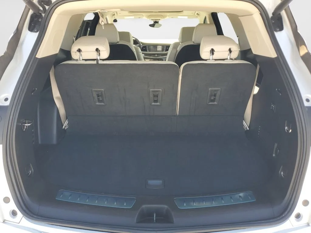 Used 2023 White Frost Tricoat Buick Avenir image 9