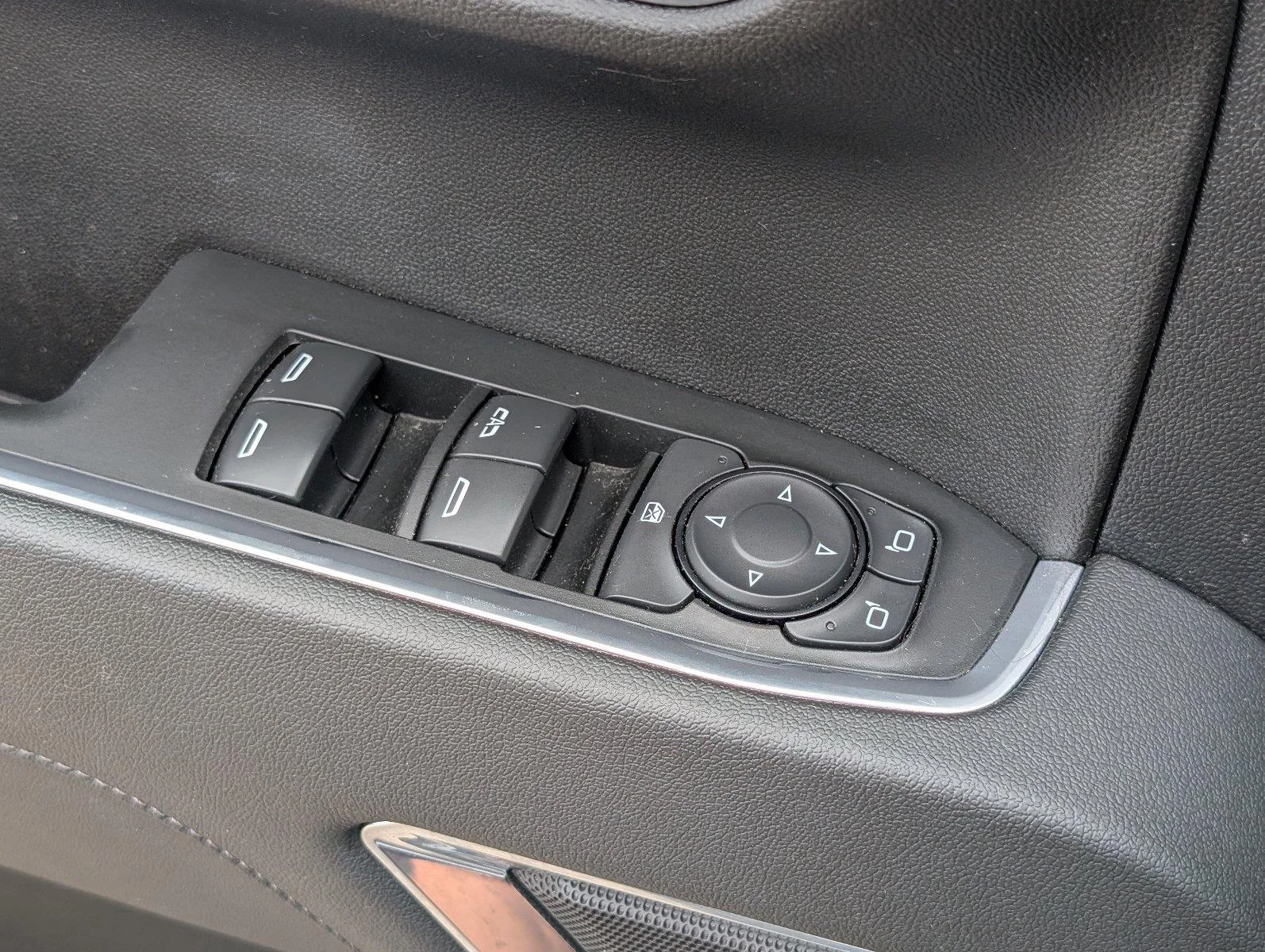 Used 2023 STERLING GRAY METALLIC Chevrolet LT image 20