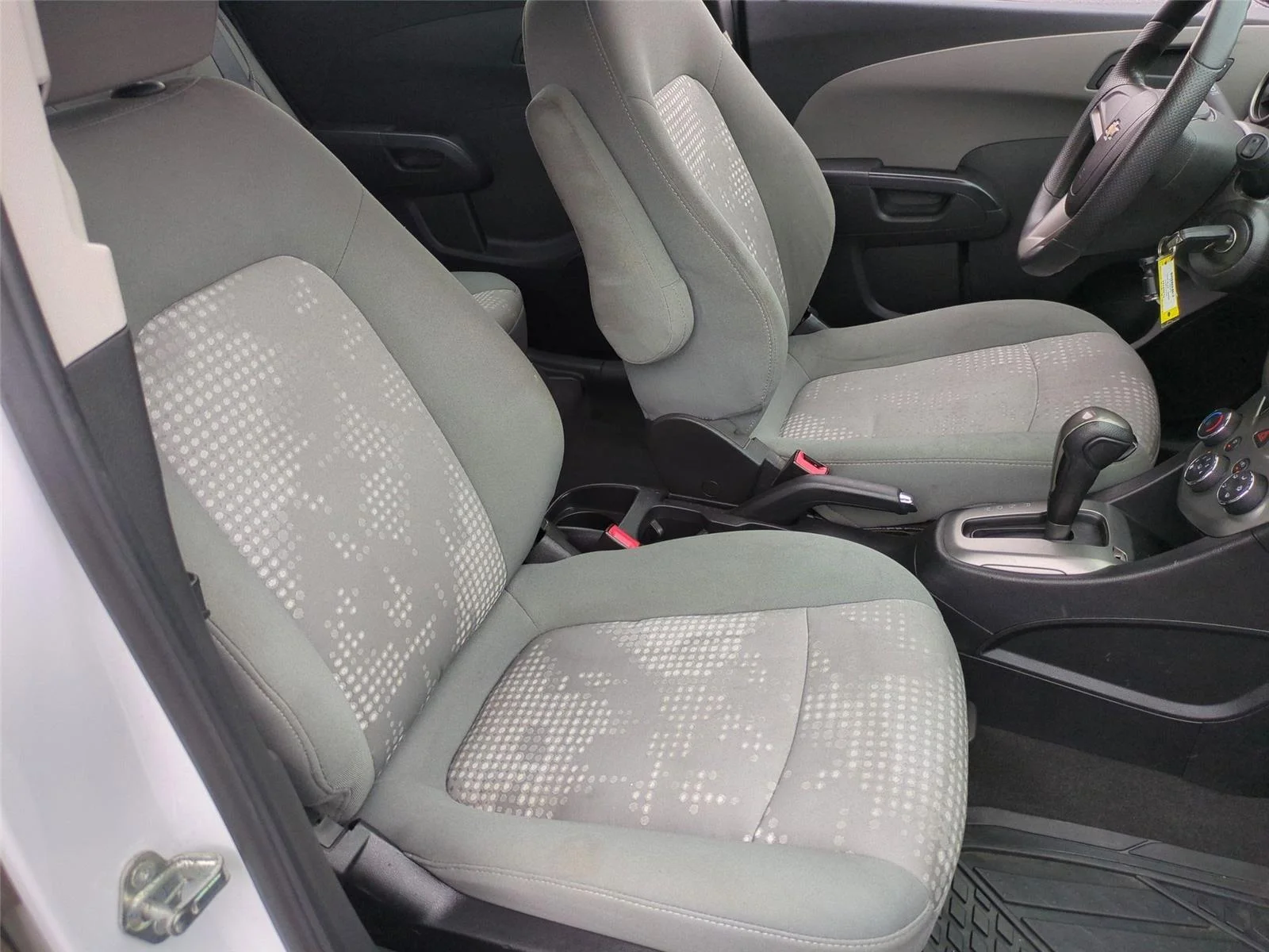Used 2016 Summit White Chevrolet LS image 32