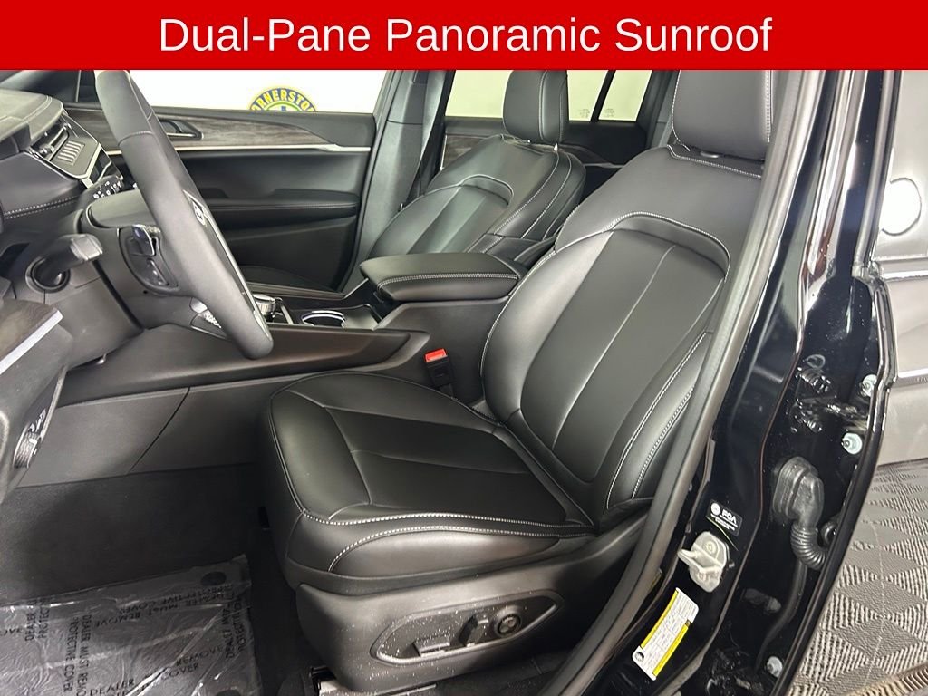New 2026 Diamond Black Crystal Pearlcoat Jeep Limited image 10
