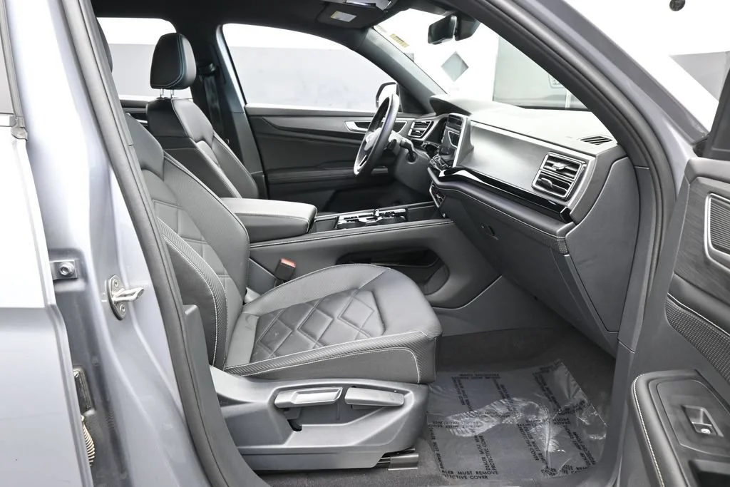 Used 2024 Gray Volkswagen 2.0T SE w/Technology image 37