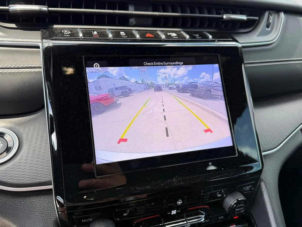 Used 2023 Silver Jeep Altitude X image 20