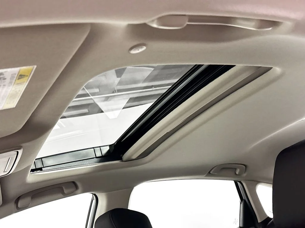 New 2026 Solar Silver Metallic Honda SE image 18