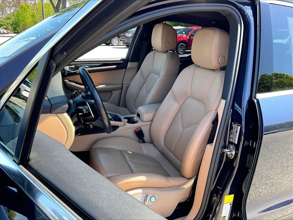 Used 2023 Night Blue Metallic Porsche Base image 9