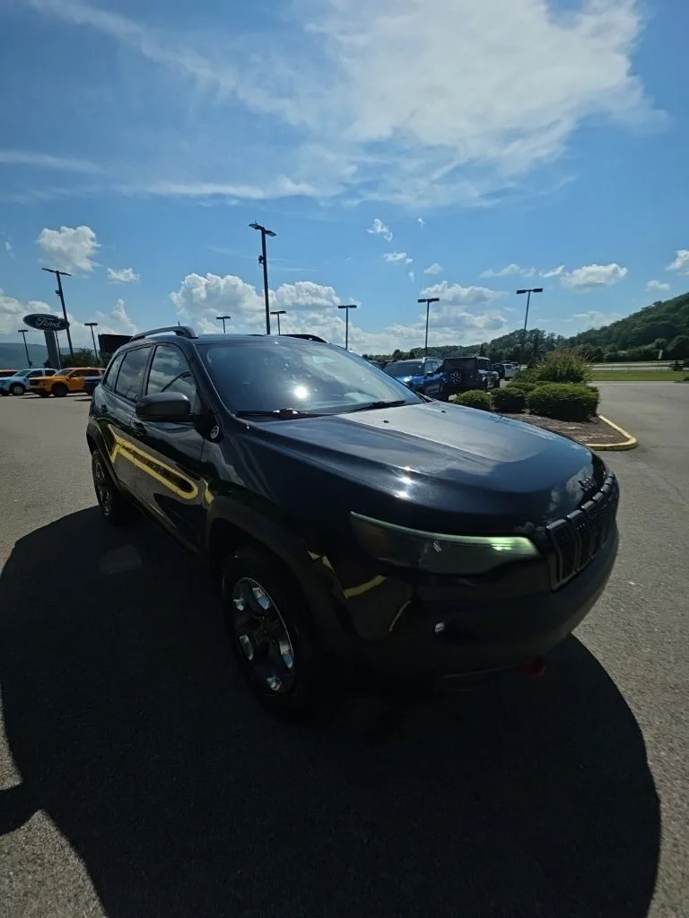 Used 2019 Diamond Black Jeep Trailhawk image 27
