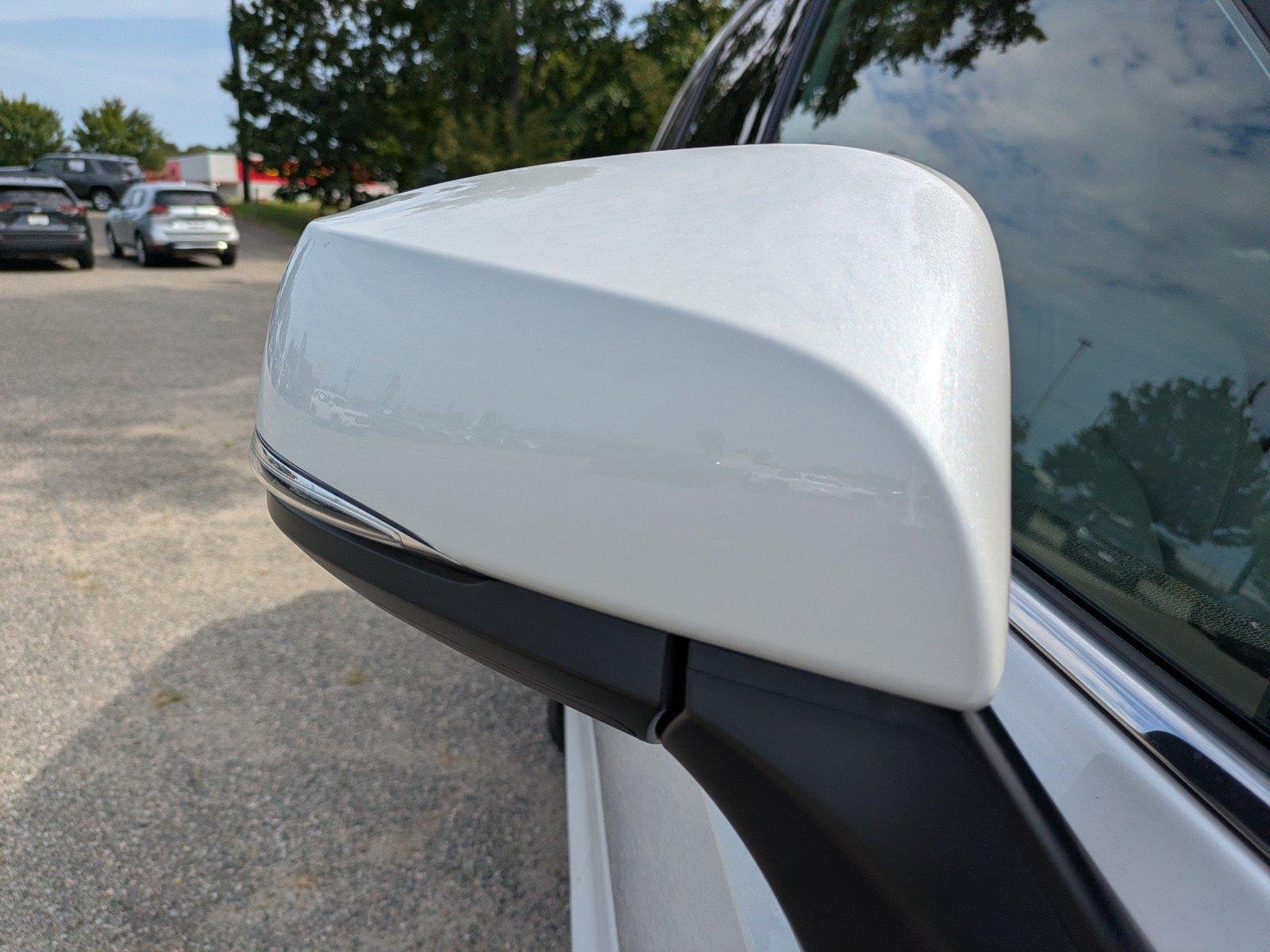 Used 2025 Wind Chill Pearl Toyota Hybrid XLE image 12