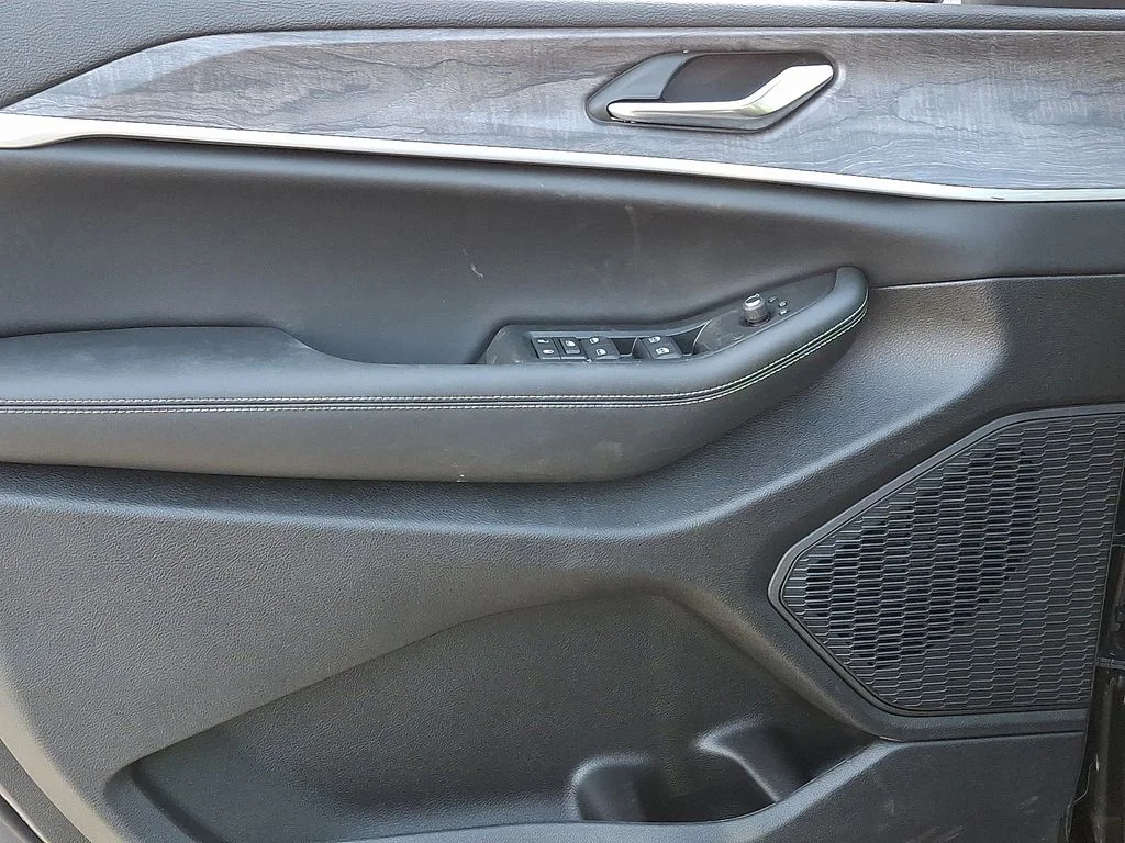 New 2026 Gray Jeep Altitude image 8